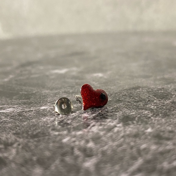 Sterling silver heart ear studs - Picture 4 of 5